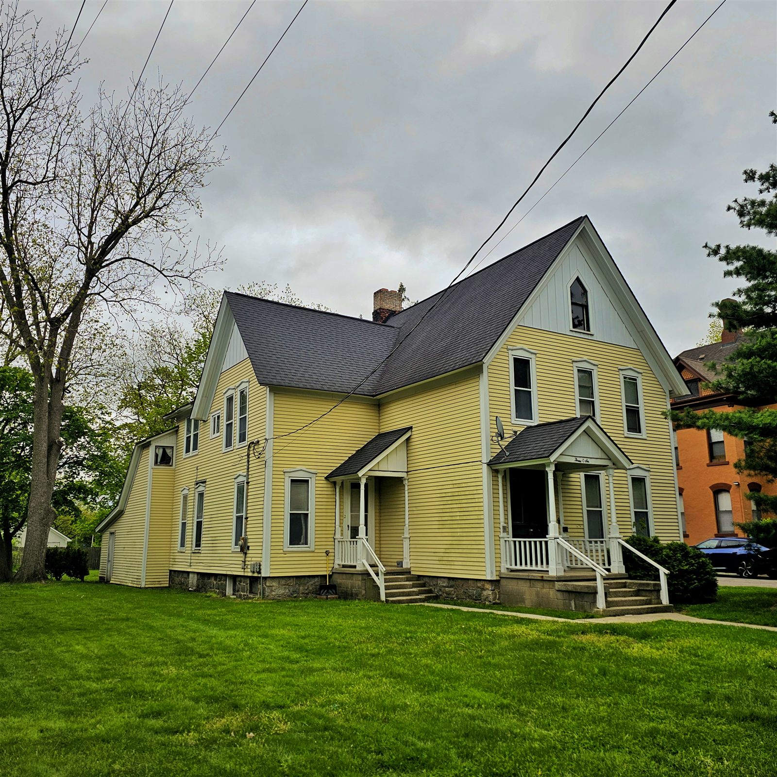 306 Woodward Ave apartment building exterior